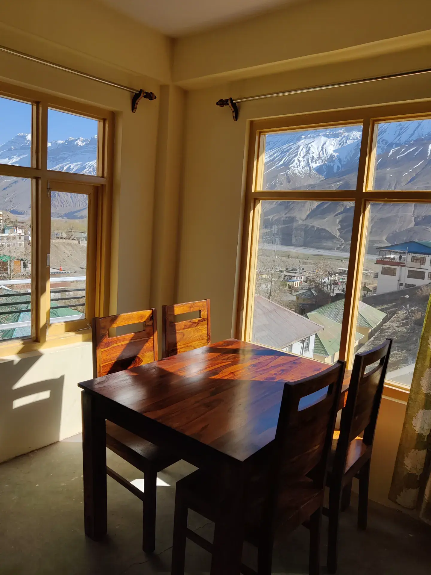 Escape Stayz Dinning Area