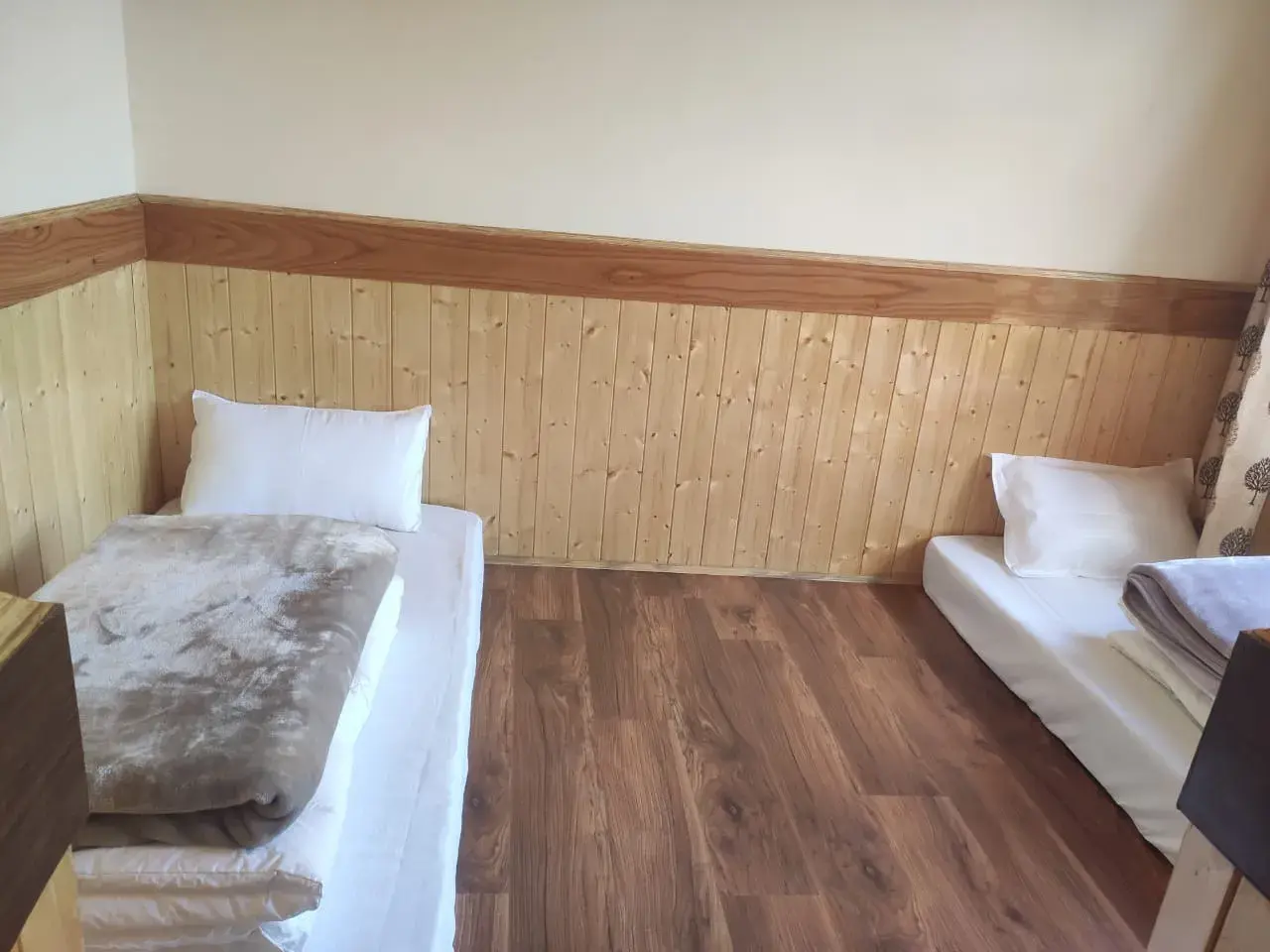 Mountain View Family Suit - View 4