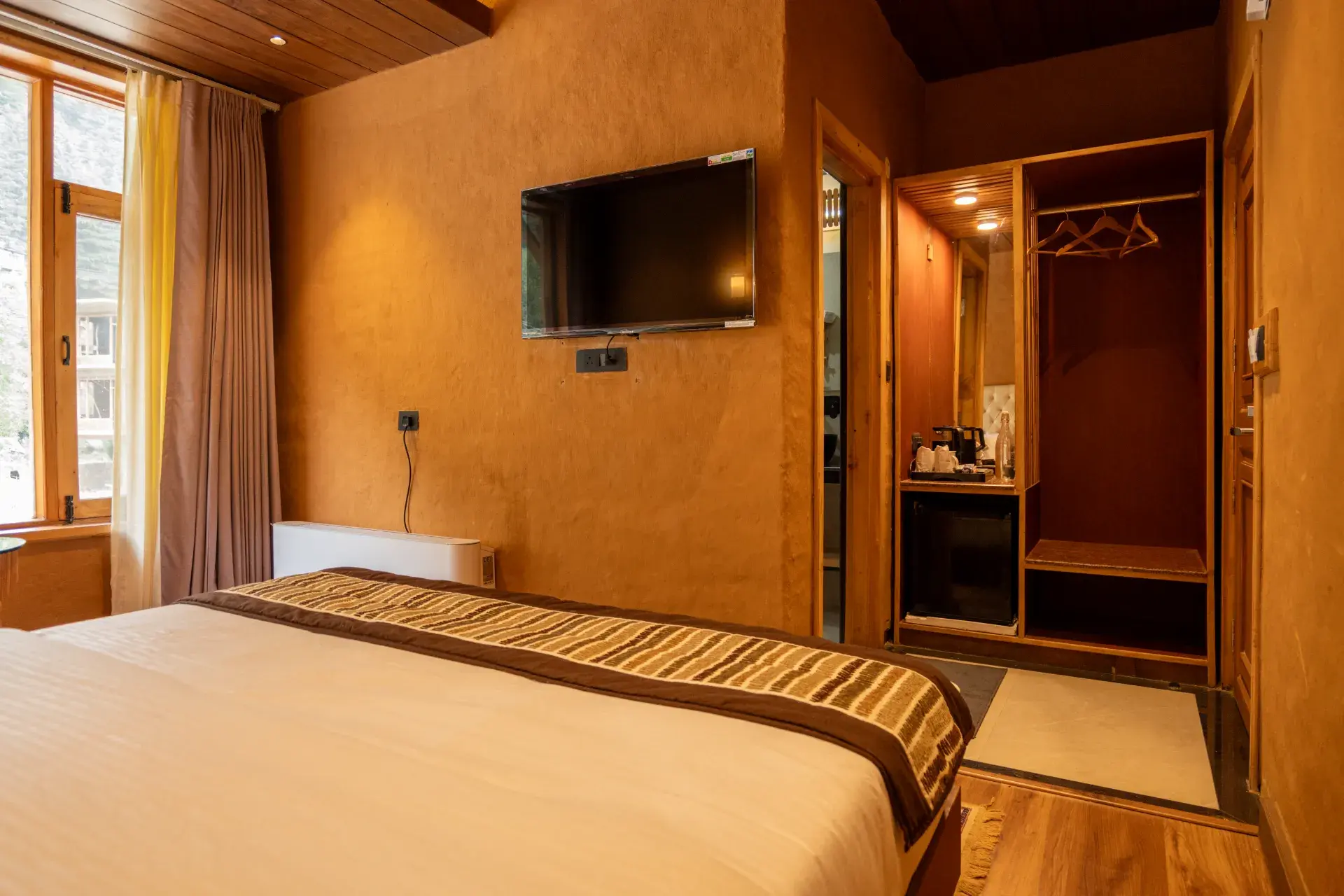 Pahaad Kona | With Balcony - View 1